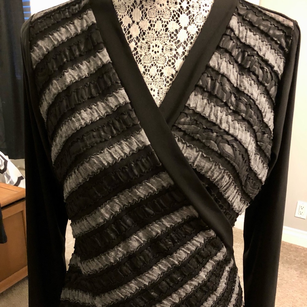 Dusak Designs Cross Over V Neck Blouse Top Soft Grey & Black Design Flattering - Picture 12 of 12